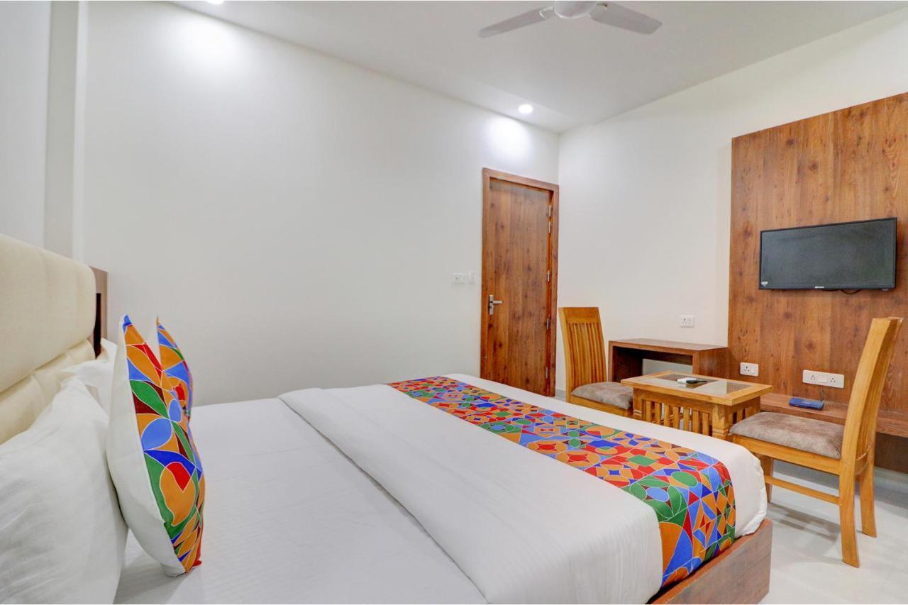 Fabexpress The Regalia Inn Lucknow Exterior photo