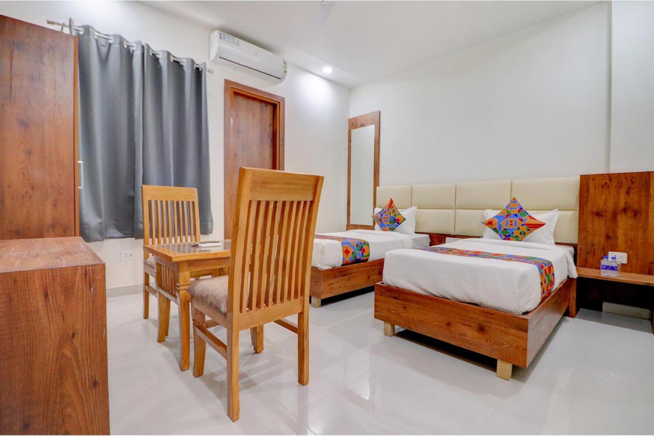 Fabexpress The Regalia Inn Lucknow Exterior photo